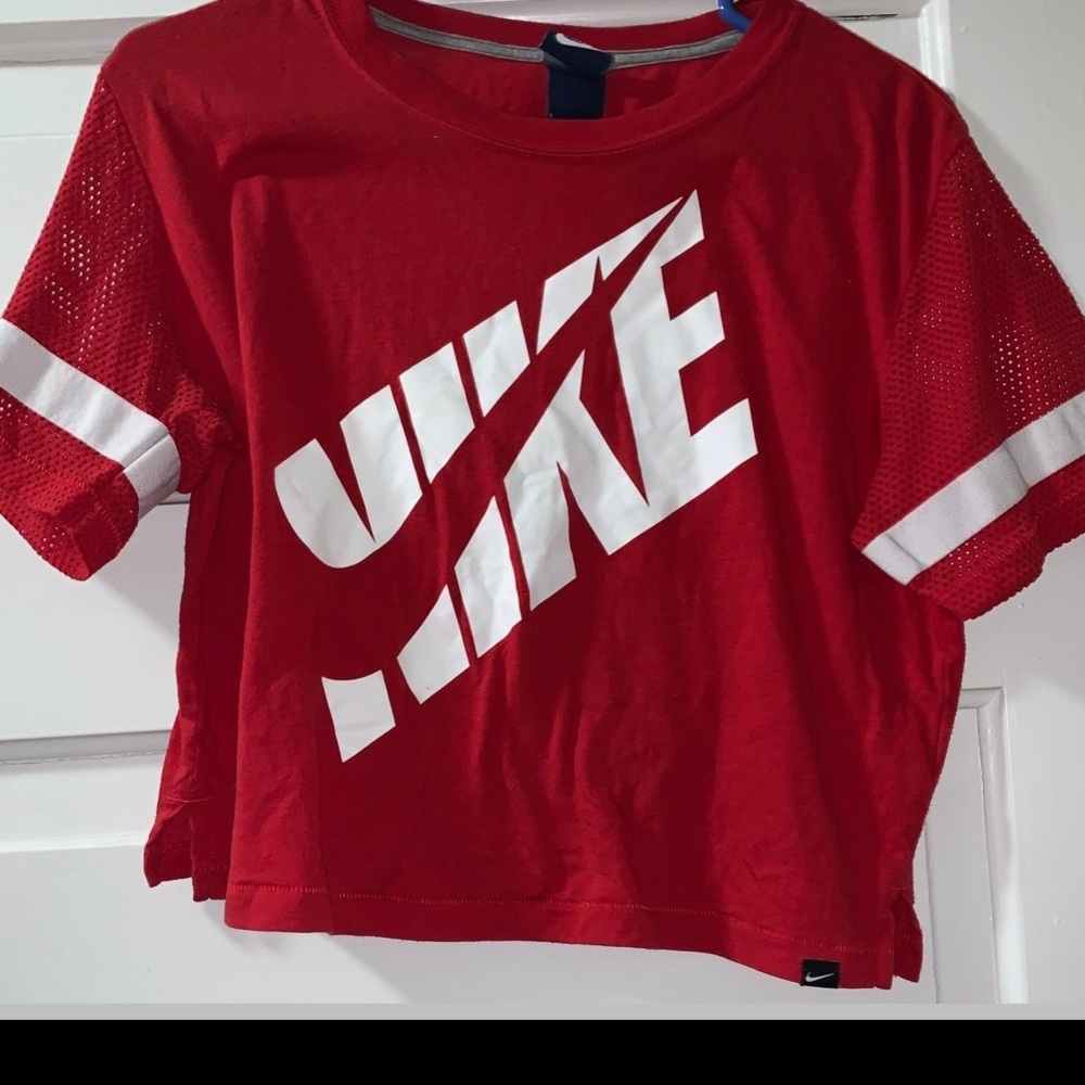 Nike Crop Top